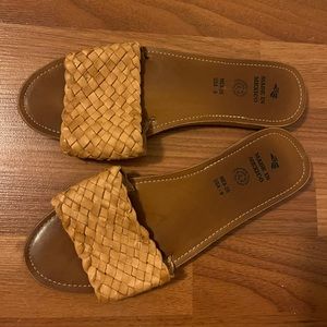 Hand woven leather slides - just like Mohinder! 8.5 9